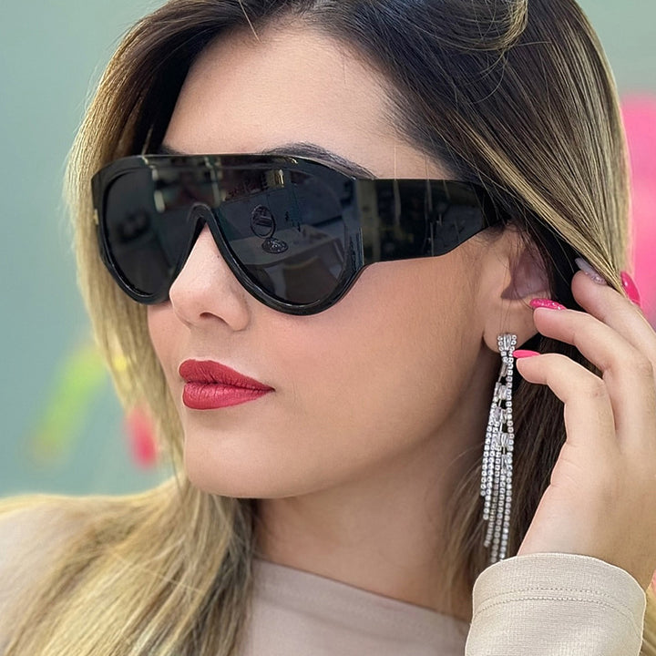 Women's fashionable privacy sunglasses with wide glamorous frame and UV protection Stornfield