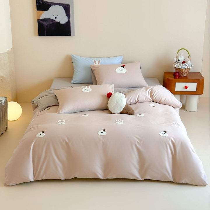 Bedding set with appliquéd cuddly rabbits, ruffle edge and soft cotton blend