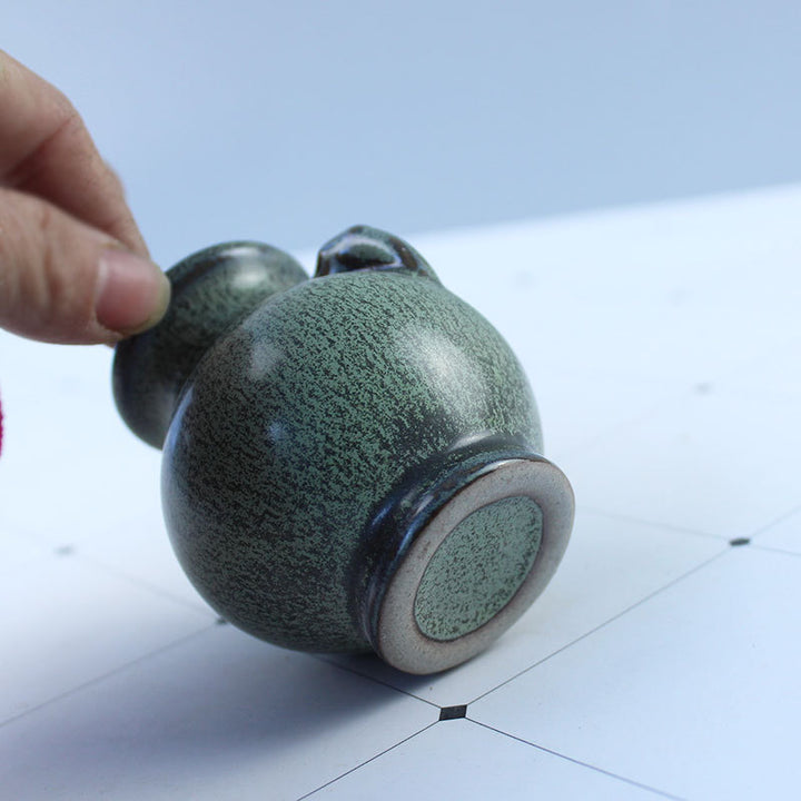 Elegant ceramic vase with artistic design Stornfield