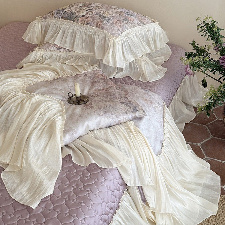Bedding set with pleated flounces and floral watercolor print