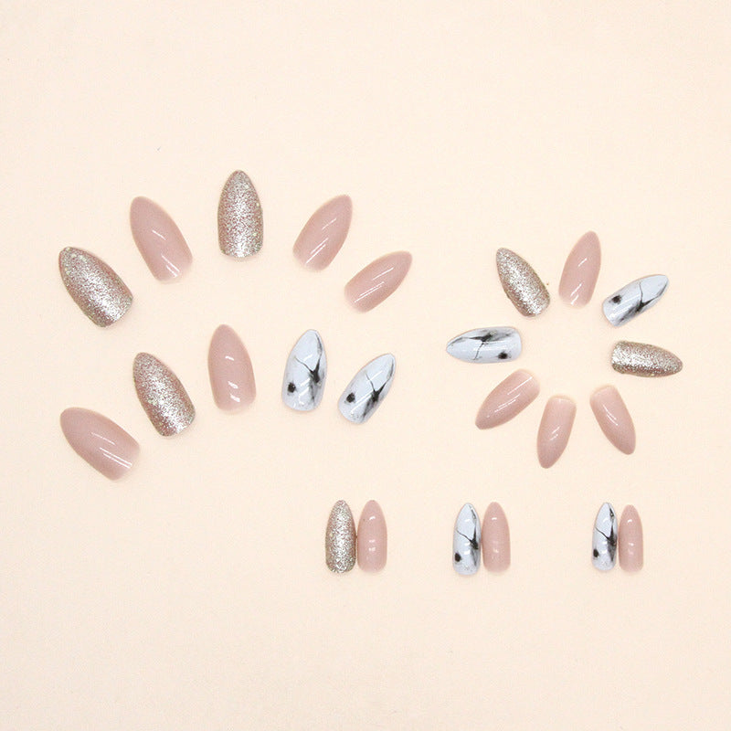 Glamorous artificial fingernails