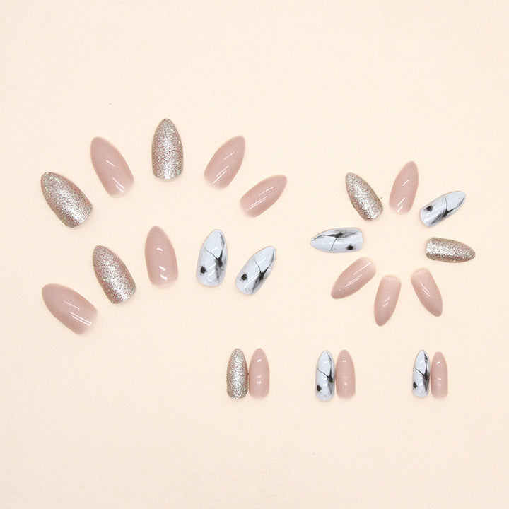 Glamorous artificial fingernails