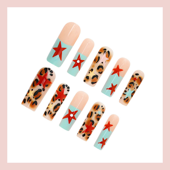 Nail set with trendy leopard and star design Stornfield