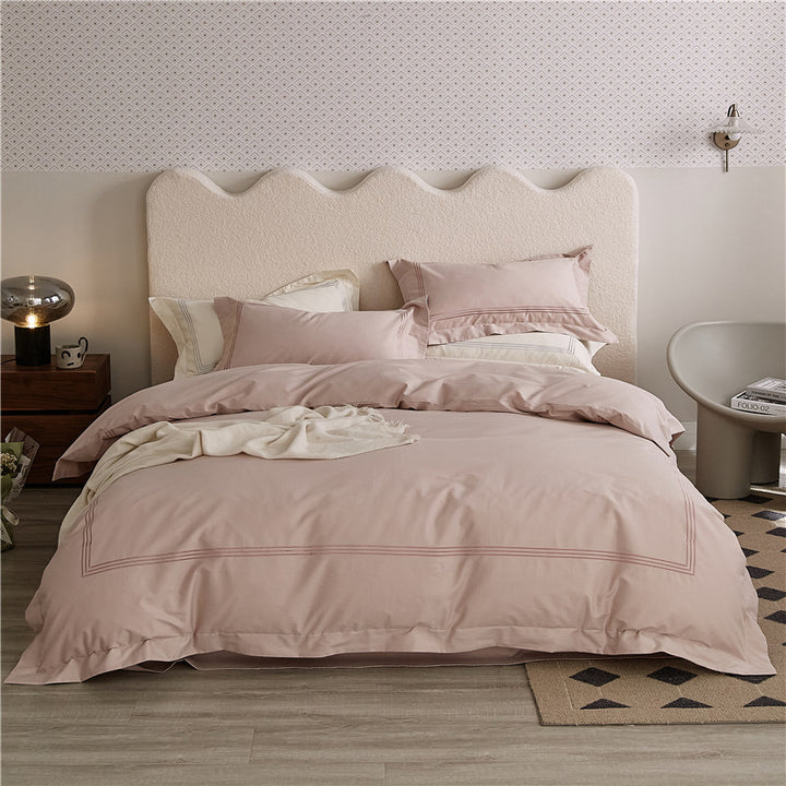 Elegant bed linen set made of cotton satin with fine piping and reversible function
