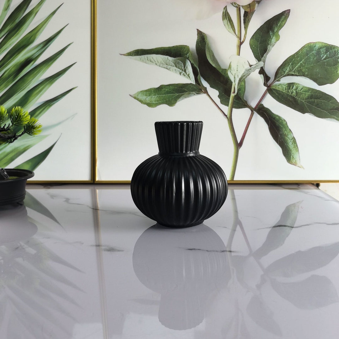 Elegant Ribbed Ceramic Vase Stornfeild