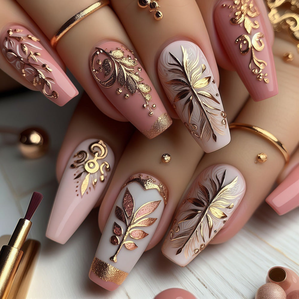 Elegant and artistically designed artificial nails Stornfield