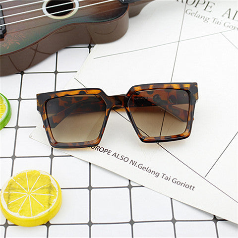 Women's oversized sunglasses in trendy corner design Stornfield