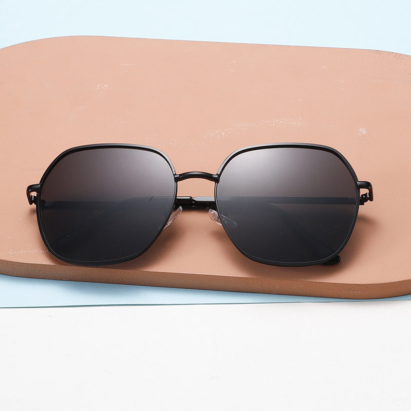 Women Elegant oversized Sunglasses with high-quality metal frame and UV protection Stornfield