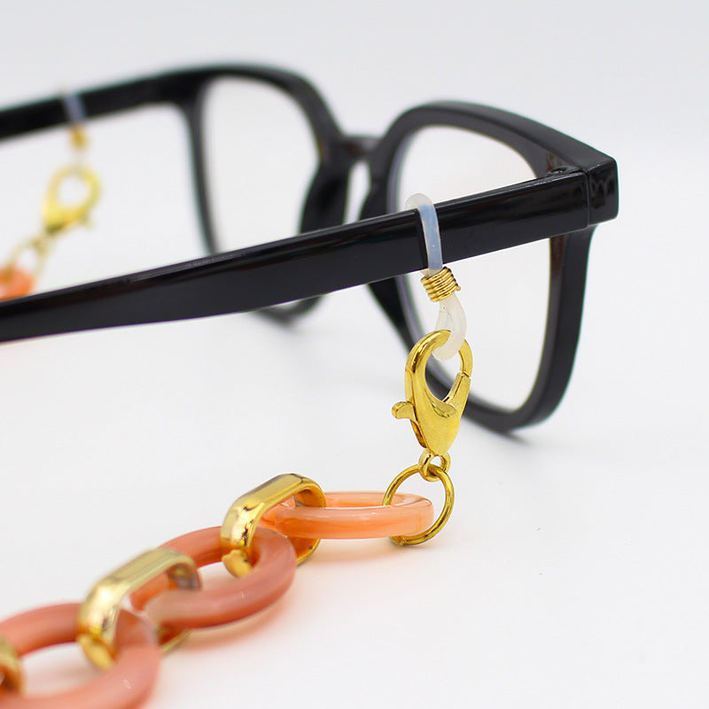 Elegant Chain Eyewear Holder Stornfield