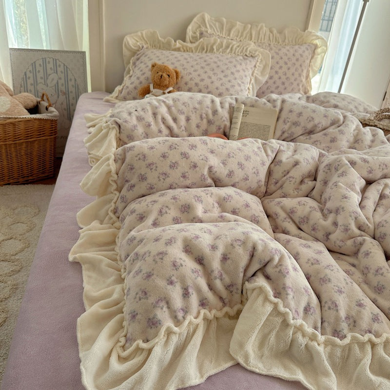 Floral Patterned Ruffled Comforter Set