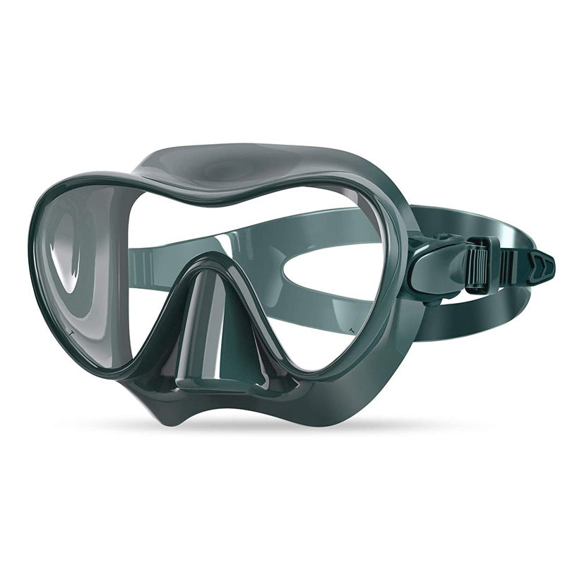 Diving mask with flexible silicone edge and clear field of vision Stornfield