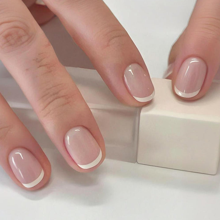 Artificial nails with elegant French tip Stornfield
