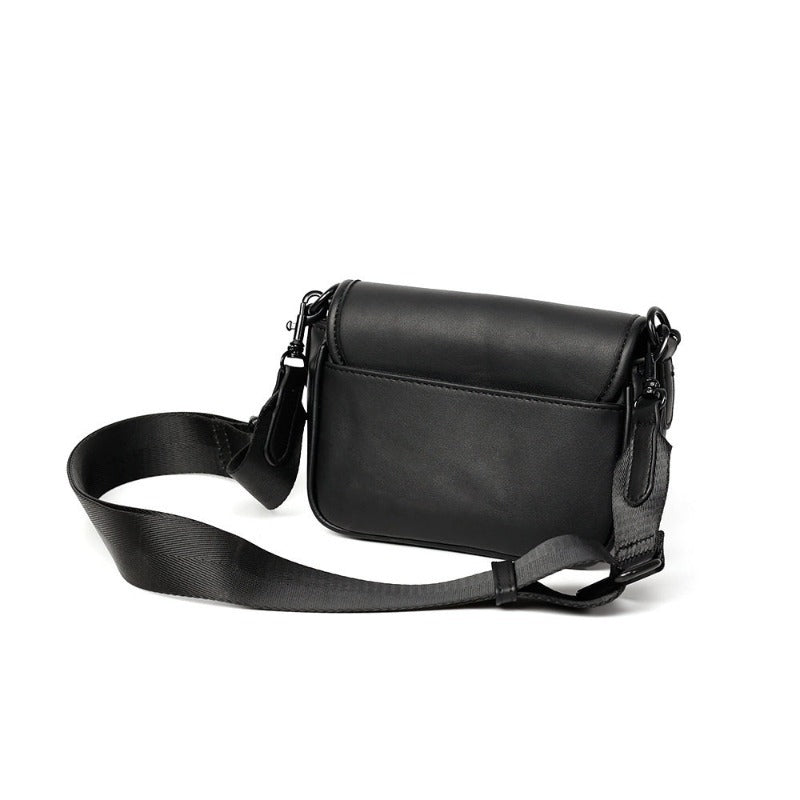 Elegant crossbody bag with chain shoulder strap Stornfield