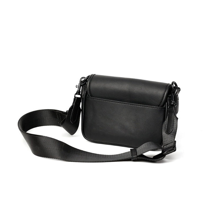 Elegant crossbody bag with chain shoulder strap Stornfield