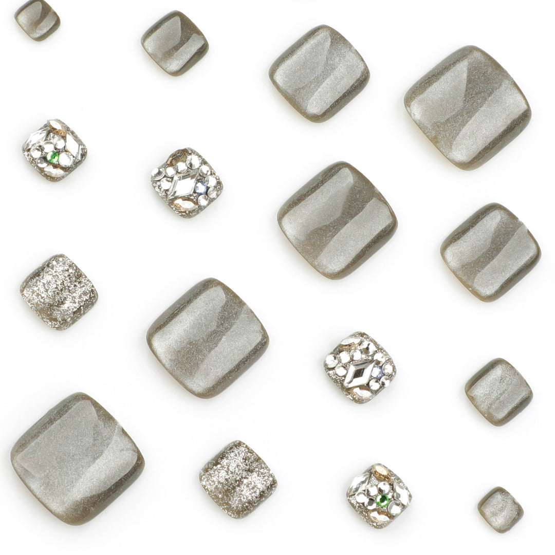 Artful toenail design with glitter and rhinestone decorations Stornfield