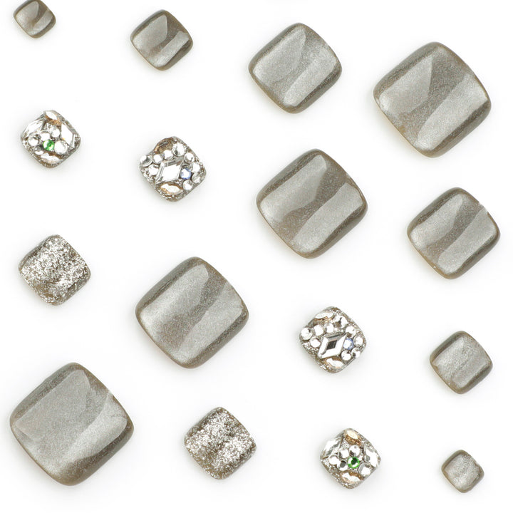 Artful toenail design with glitter and rhinestone decorations Stornfield
