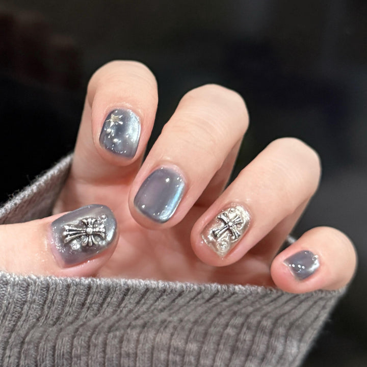 Artificial nail set with glamorous metallic effects Stornfield