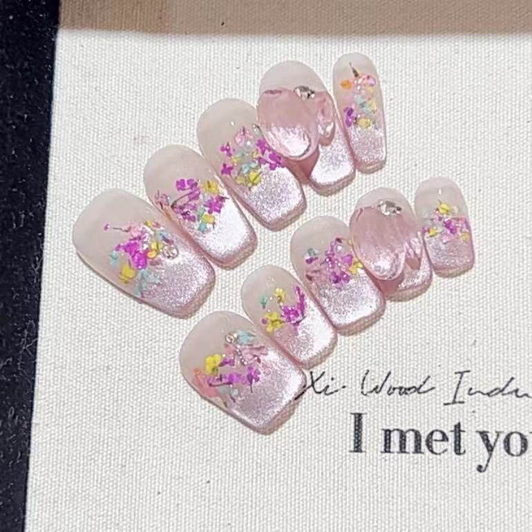 Artistic Floral Decorative Press-On Nails Stornfield