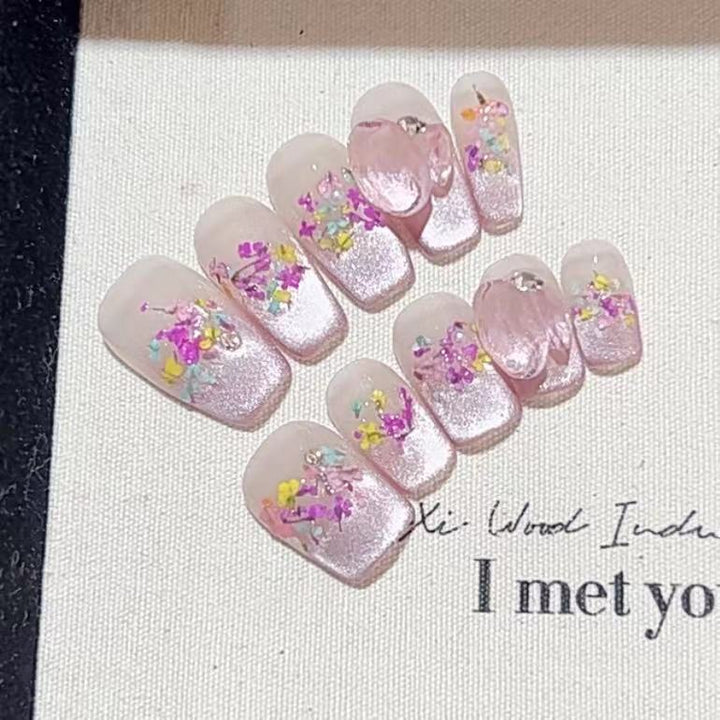 Artistic Floral Decorative Press-On Nails Stornfield