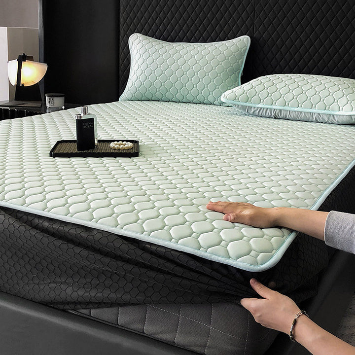 Mattress protector-topper with cooling microfibre quilting and non-slip bottom