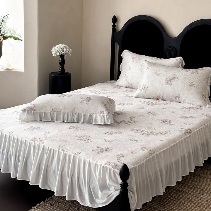 Luxurious bedding set with ruffled hem, fitted sheet and pillowcases