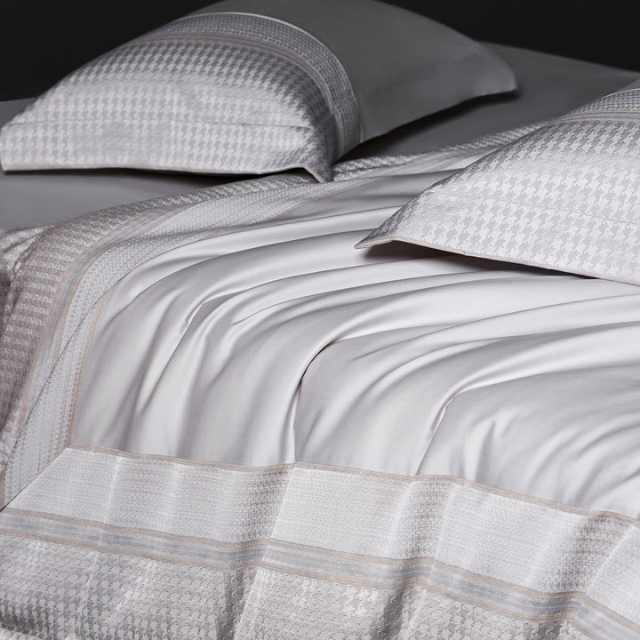 Luxurious cotton satin bedding set with houndstooth jacquard border and pillowcases