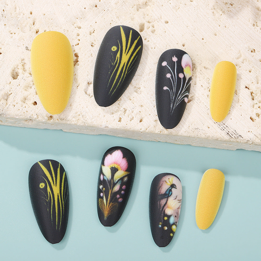 Artificial nails with floral patterns and accessories Stornfield