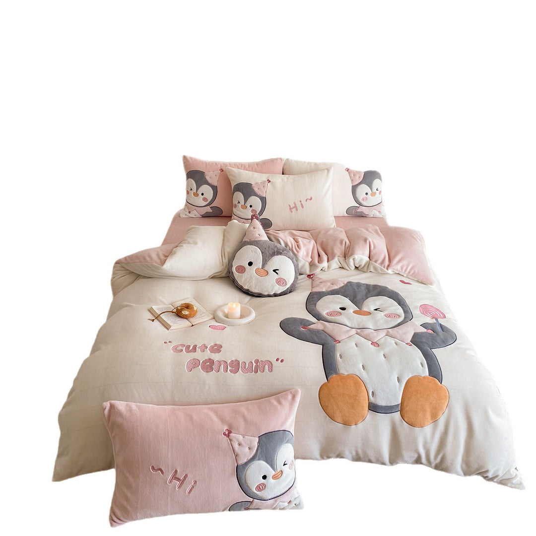 Children's bedding set with 3D penguin applications