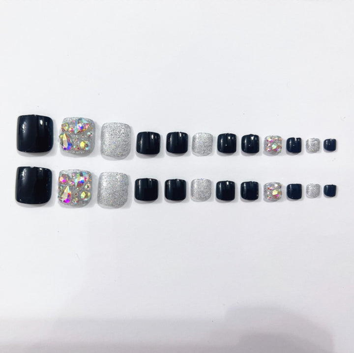 Glamorous toenails with sparkling rhinestones Stornfield