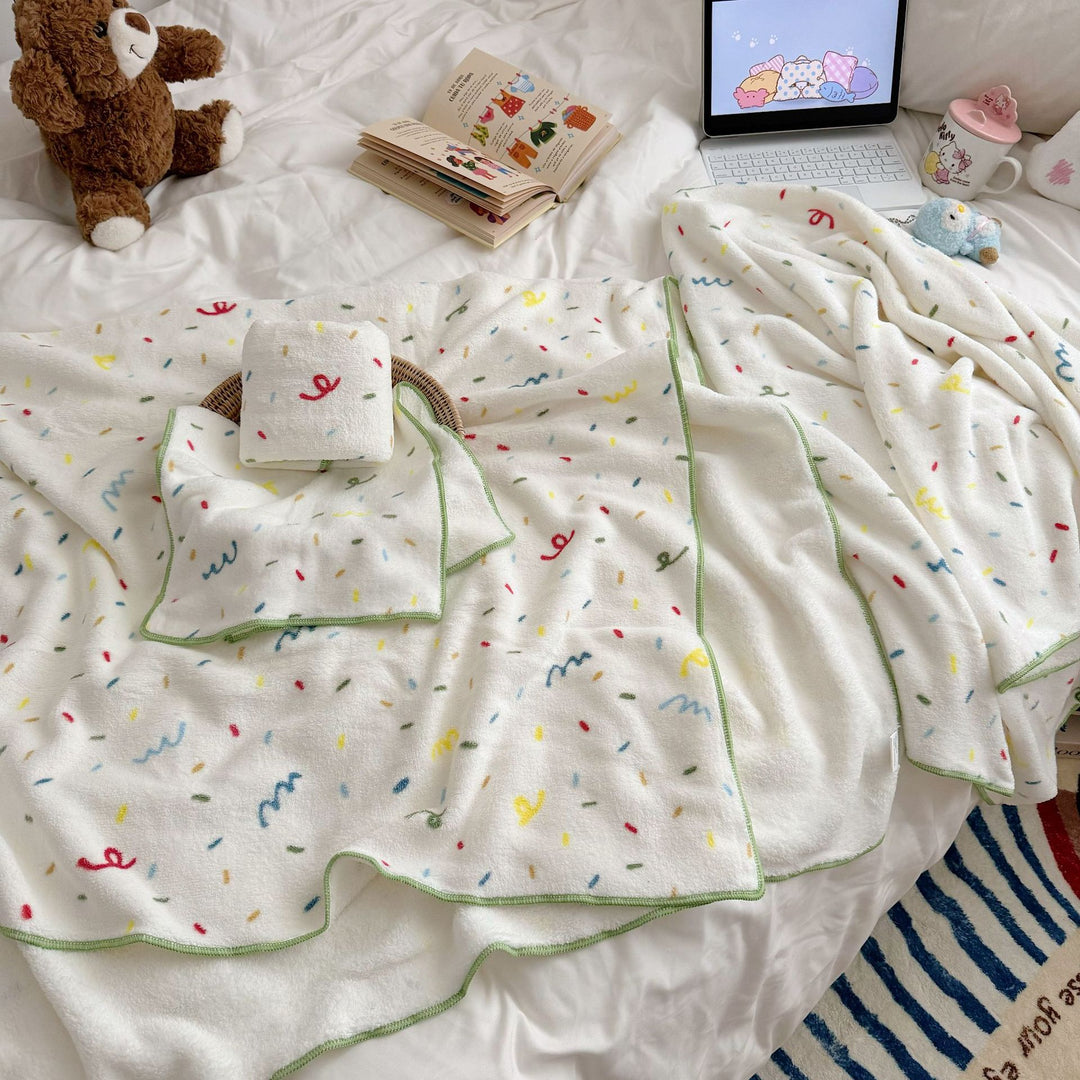 Cuddle blanket for baby and toddler with cute dog motif and soft microfleece