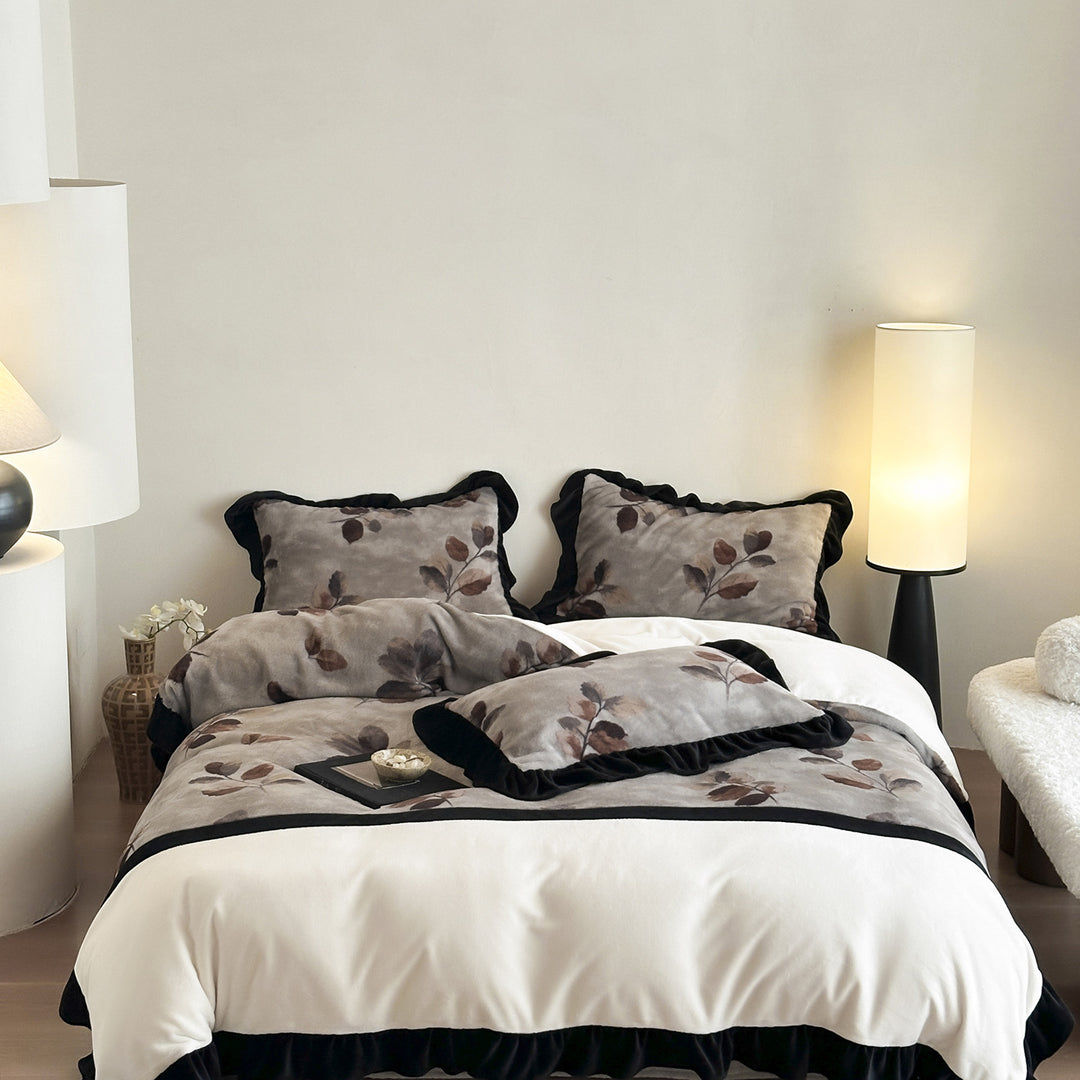 Plush bedding set made of faux fur with cow print design and contrasting ruffles