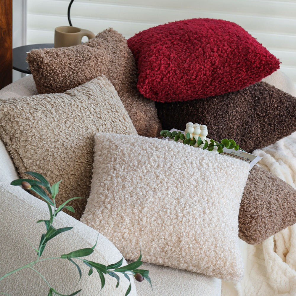Cuddly decorative pillow