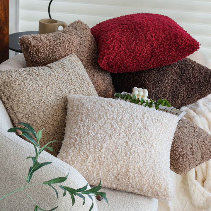 Cuddly decorative pillow