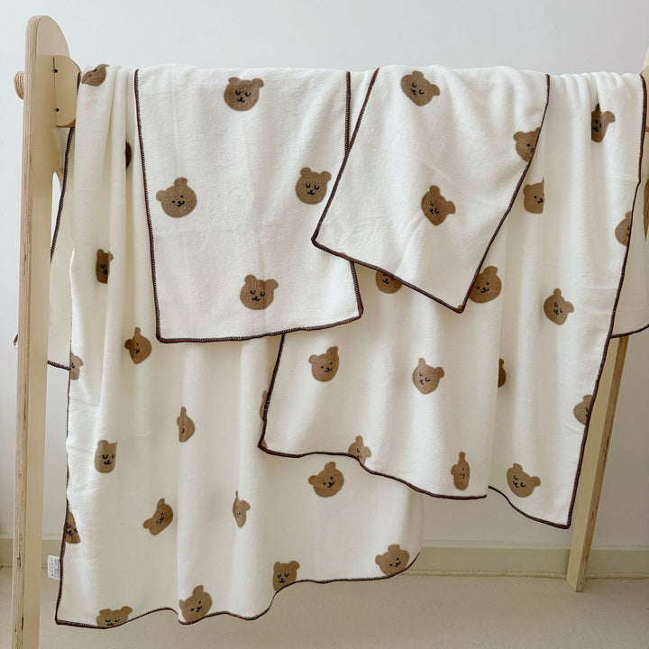 Cuddle blanket for baby and toddler with cute dog motif and soft microfleece