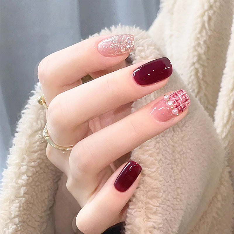 Artificial nail set with glamorous glitter and textural accents Stornfield