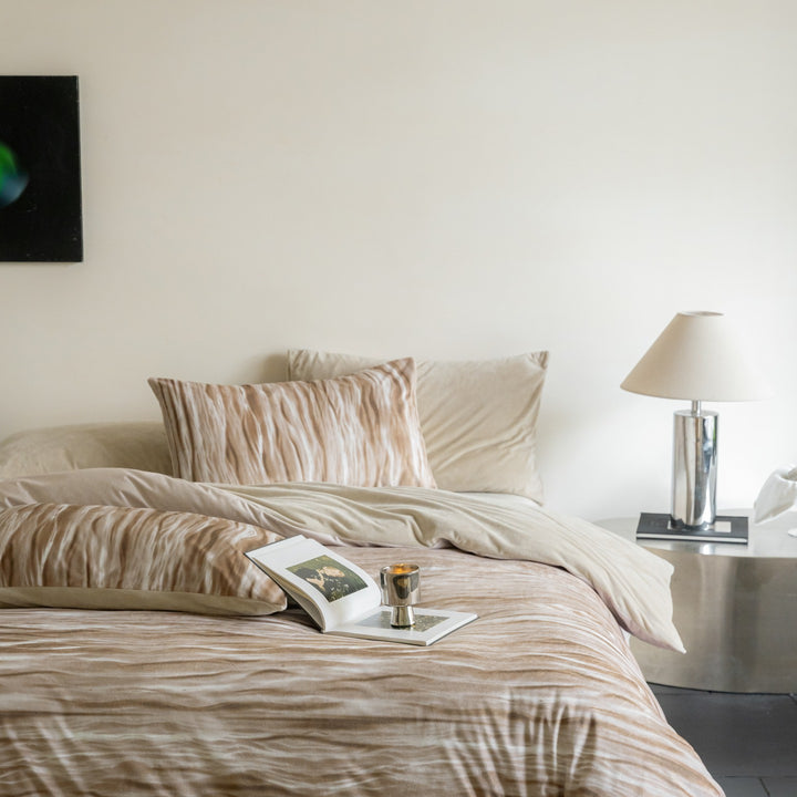 Reversible cotton satin bedding set with fine wave texture and concealed zipper