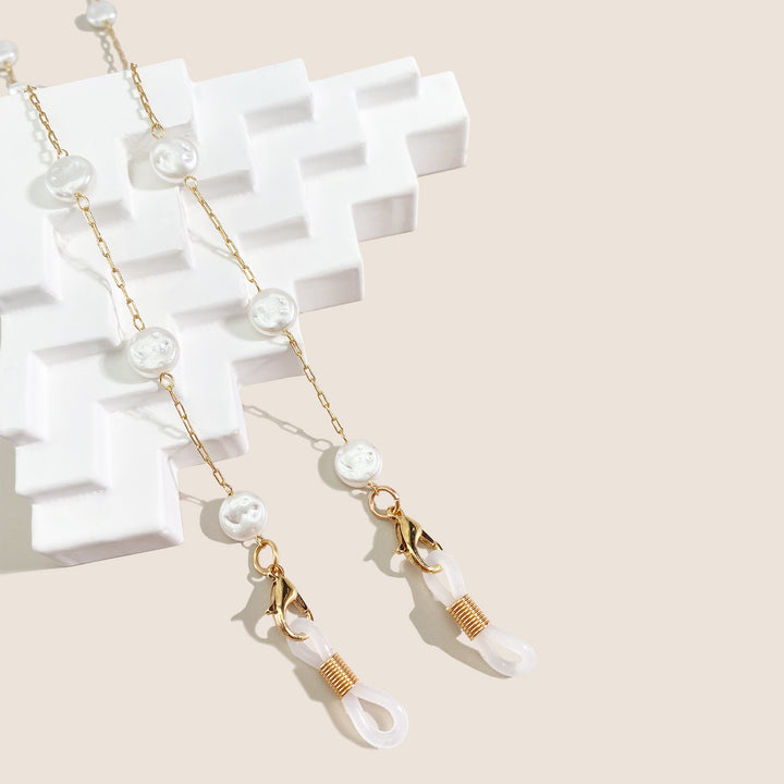Elegant Pearl-Linked Eyewear Chain Stornfield