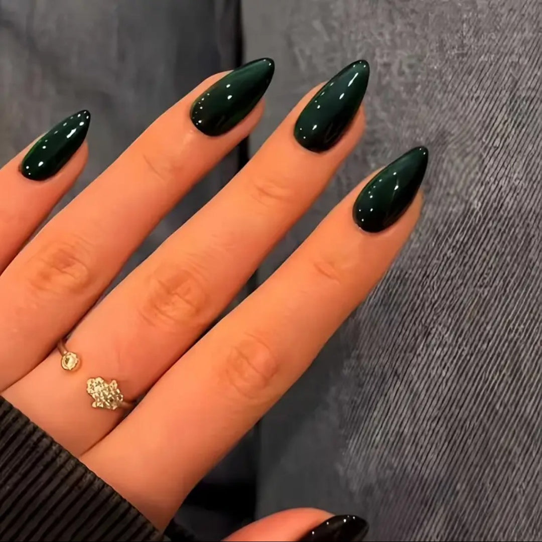 Artificial nail set with elegant high gloss and stiletto design Stornfield
