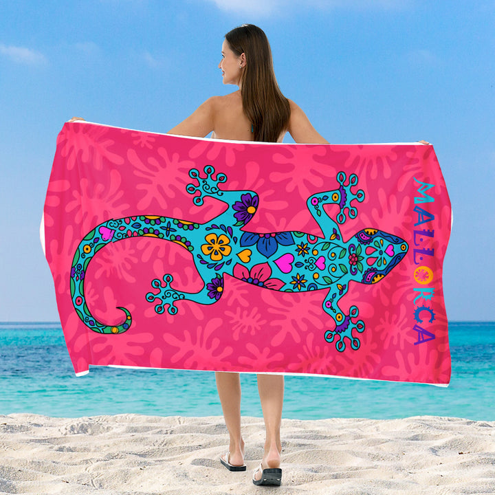 Beach towel with vibrant, colorful animal motif Stornfield