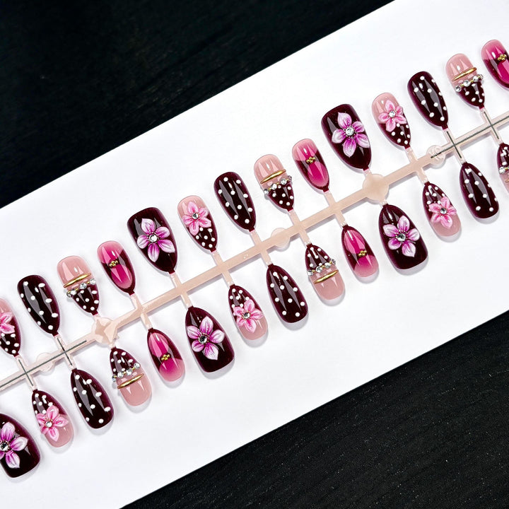 Decorative Press-On Nail Art Set with Floral Accents 1790746306