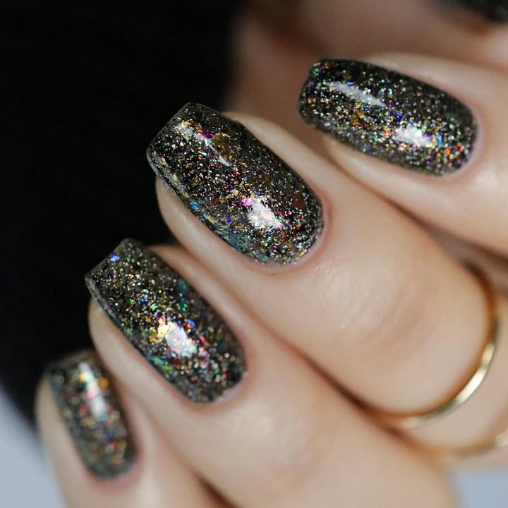 Shiny artificial nails with sparkling glitter Stornfield