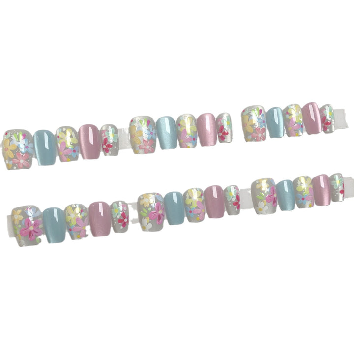 Floral-Themed Press-On Nail Art Set with Decorative Elements