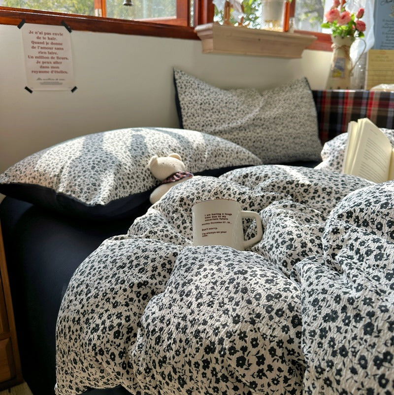 Floral Patterned Quilted Bedding Set
