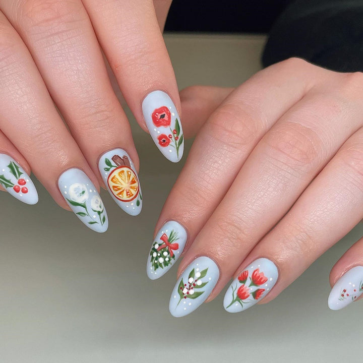 Exquisite Kunstnägel mit floralen Motiven Stornfield