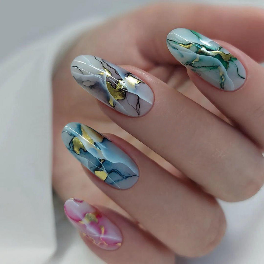 Artificial nails in modern marble design Stornfield