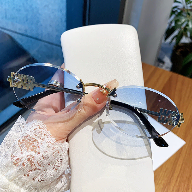 Ladies fashionable sunglasses in elegant oval design Stornfield