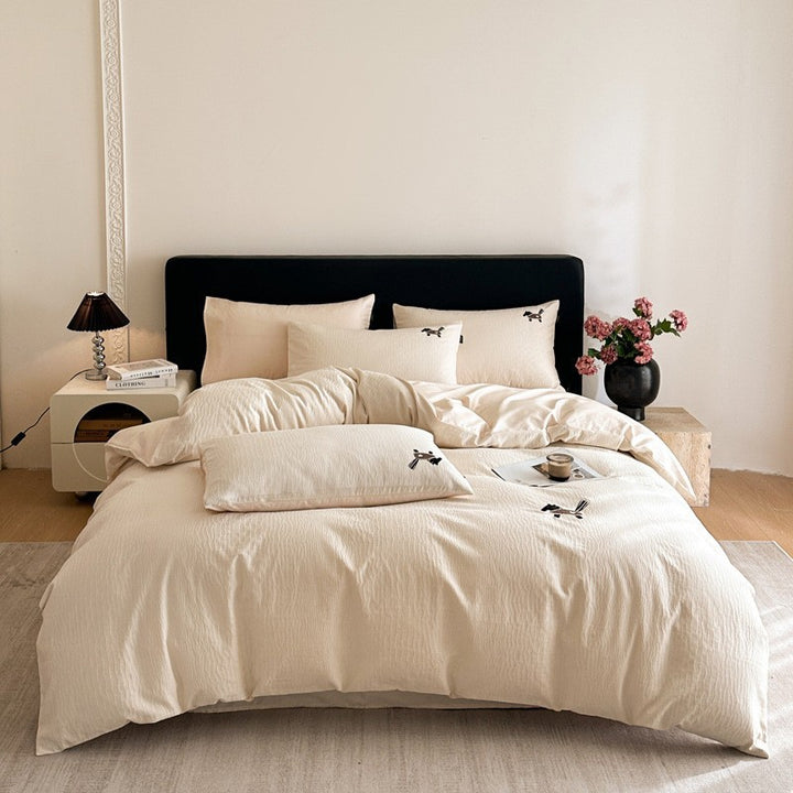 Bedding set in linen look with delicate flower embroidery