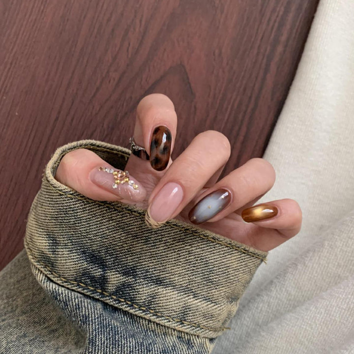 Artificial nail set with elegant patterns and glitter accents Stornfield