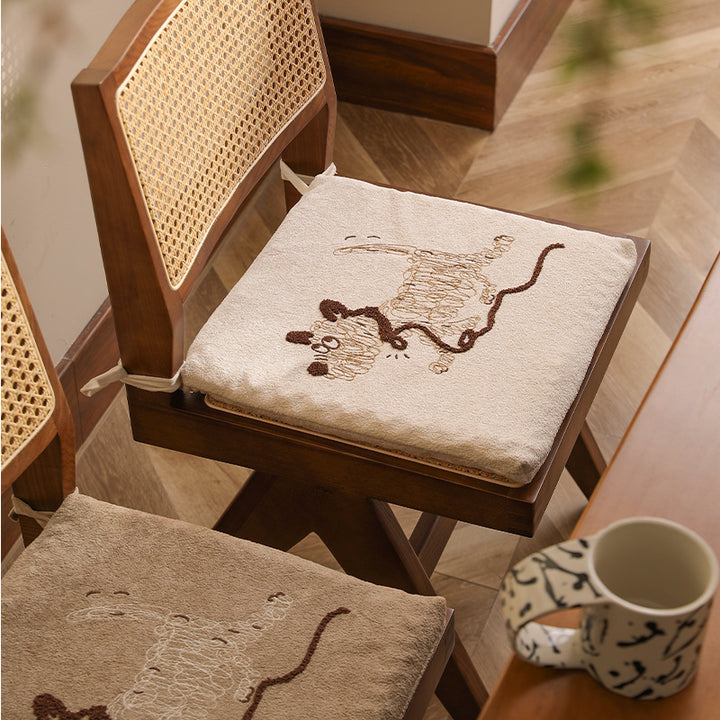 Padded seat cushion with embroidered dog motif and ties Stornfield