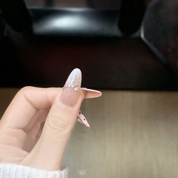Glamorous Press-On Nail Kit